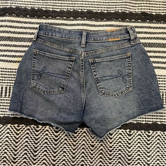 Levi’s High Rise Shorts size 2 - Picture 5 of 6